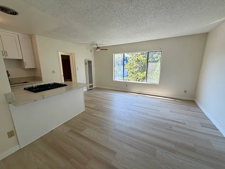 12726 Pacific Ave #5 — Photo 3