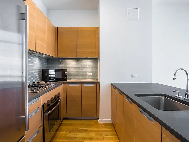 310 W 52nd St #6H — Photo 5