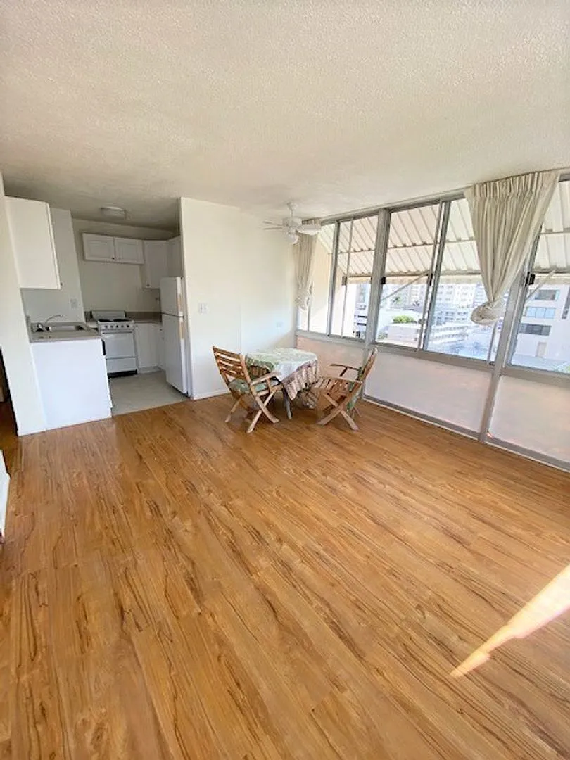 Building Photo - 2415 Ala Wai Blvd #707