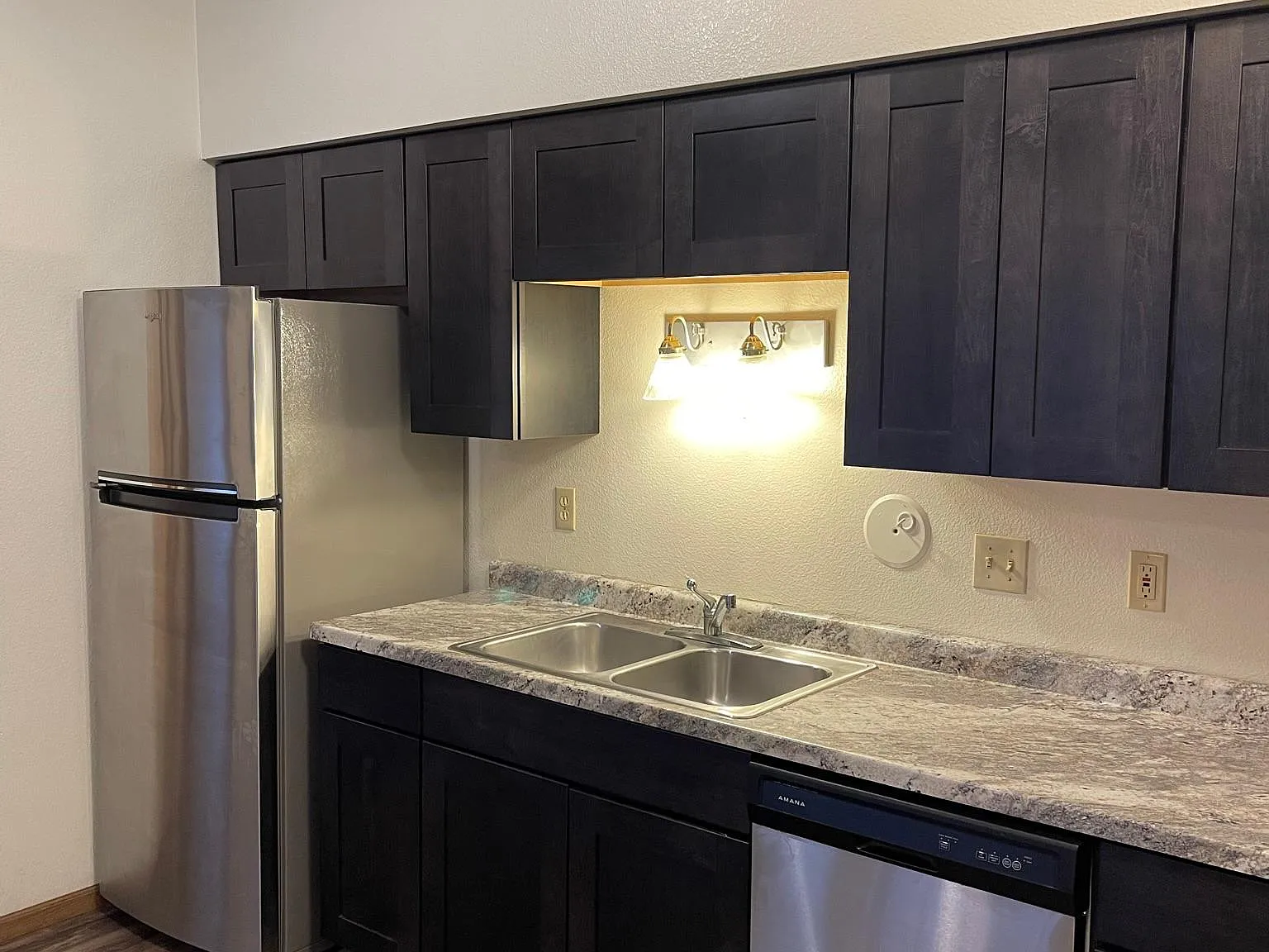 3 bed, $2,373 — Photo 3
