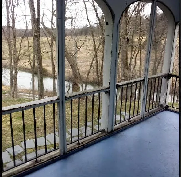 Screened in porch