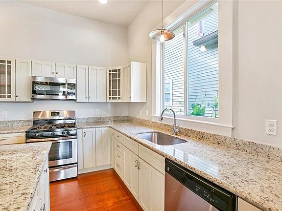 5th image of 214-16 S Lopez St