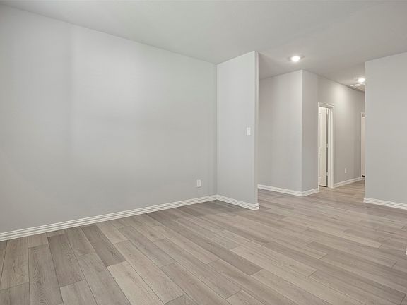 4th image of 2625 Grand Canton St