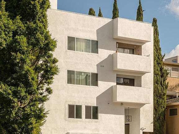 2nd image of 1610 S Beverly Glen Blvd APT 6