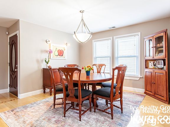 4th image of 48 Magoun Ave #2