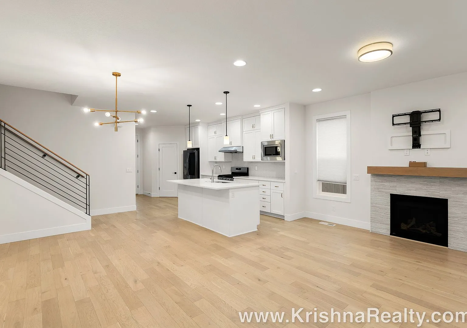 Spacious 4 BD 3 BA Home on a Corner Lot in South Hillsboro's Reeds Crossing Community — Photo 3