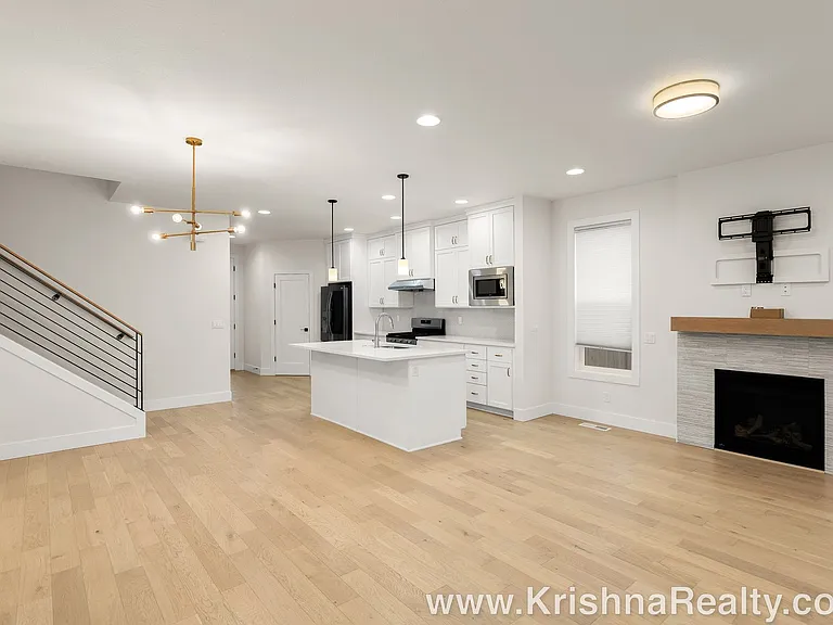4227 SE Reed Dr — Photo 3