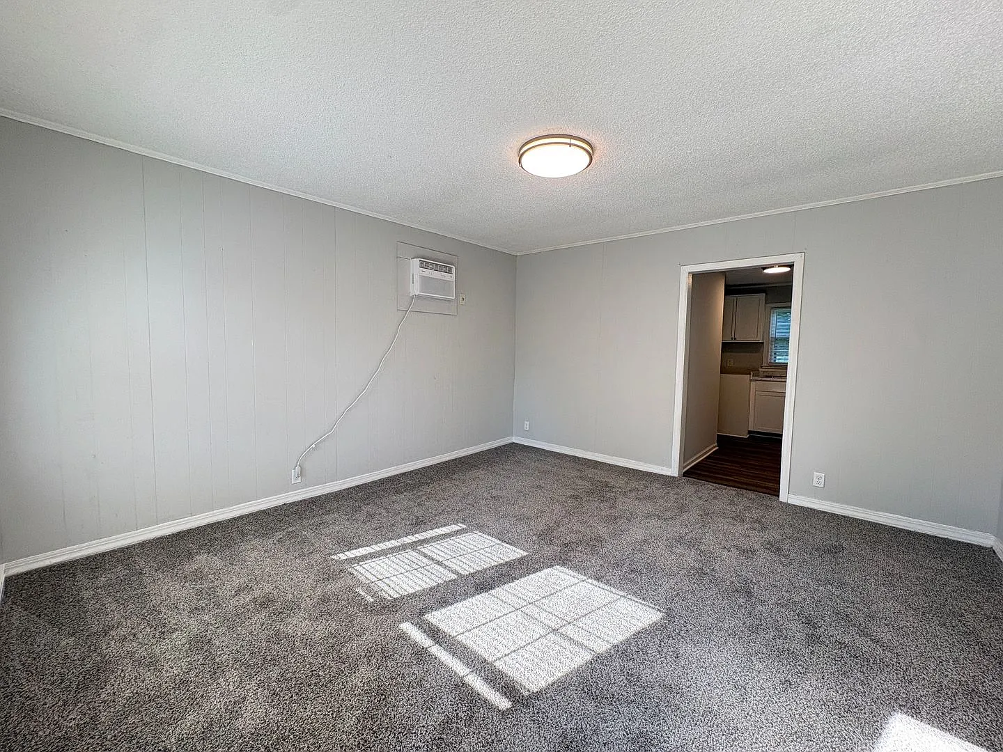 2 Bedroom, 1 Bathroom House in Lexington! — Photo 3