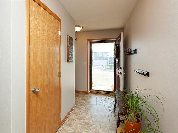 3rd image of 1028 10th Avenue Pl SE