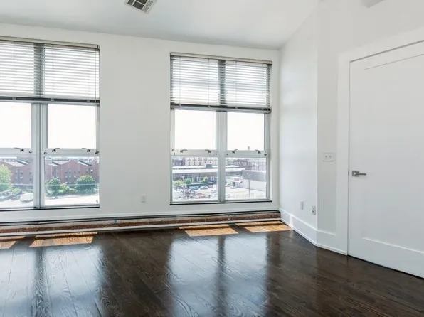 704 Grand Street image 10 of 30