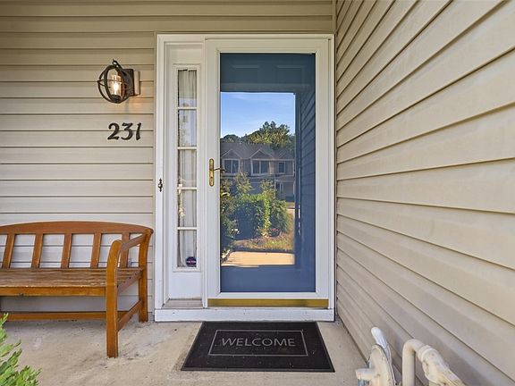 5th image of 231 Commons Dr