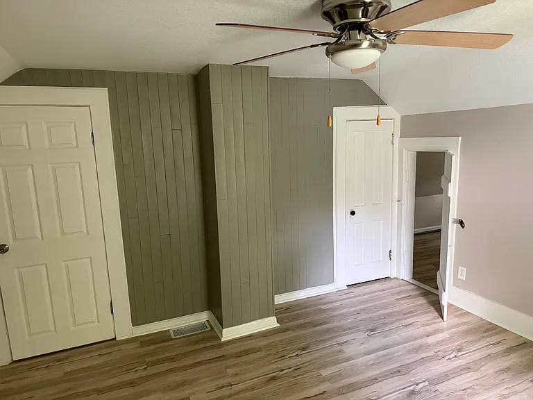 3114 Thompson Ave — Photo 6