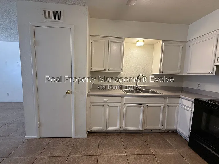 1905 N Center St #1 — Photo 6