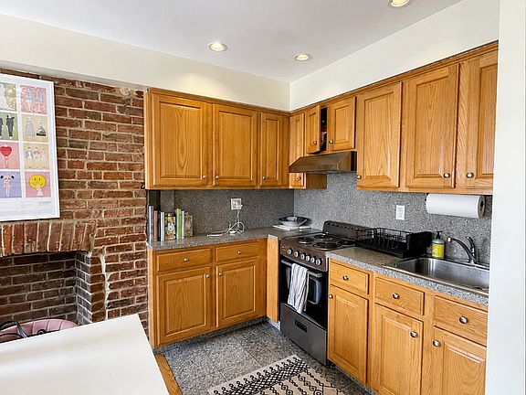 5th image of 72 Grove St APT 2F