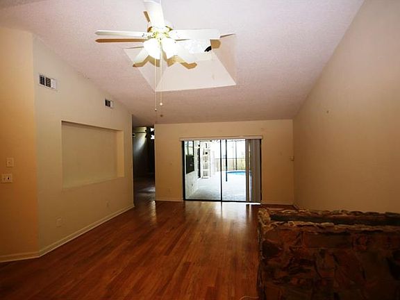 3rd image of 1619 Pine Pl