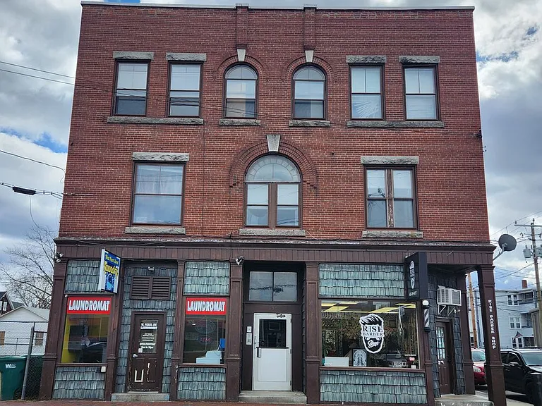 136 W Pearl St — Photo 10