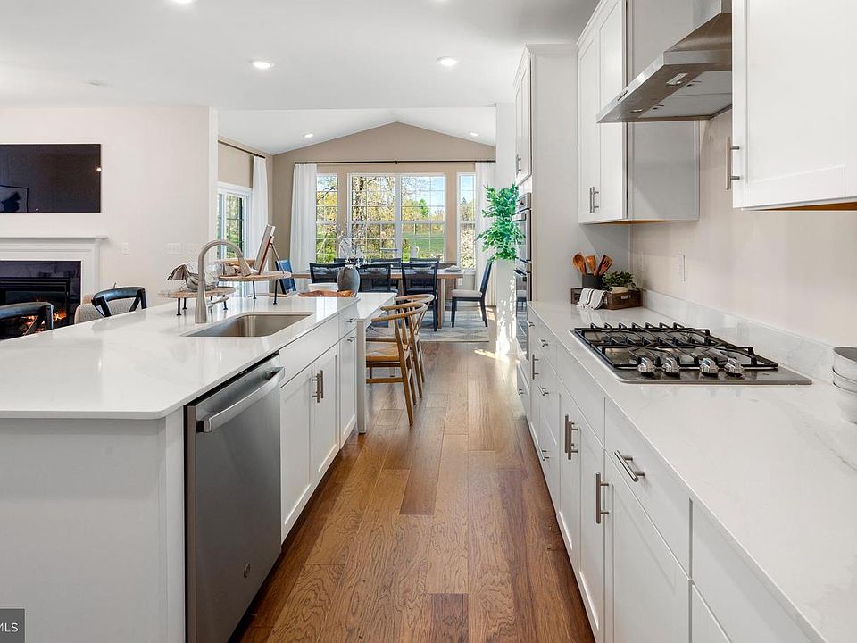 1st image of 16 John Vanzandt Way
