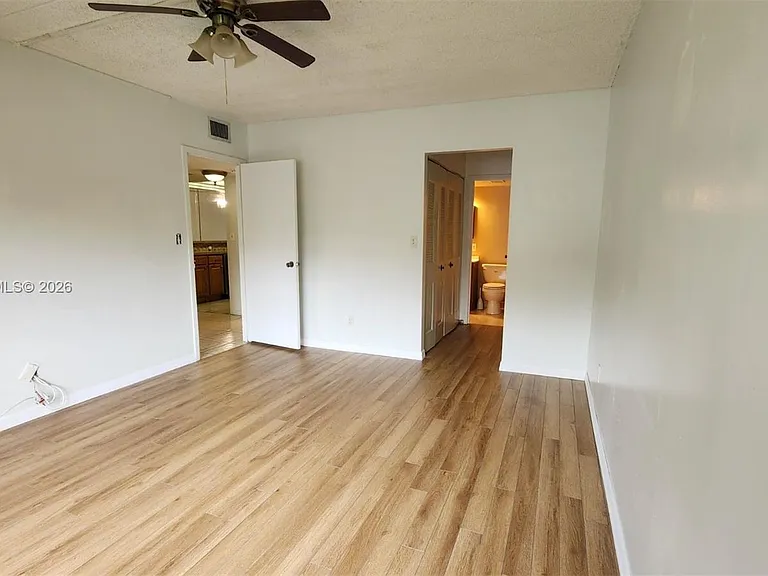 5981 Washington St #210 — Photo 10
