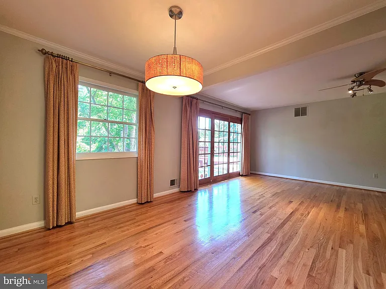 2215 Collingwood Rd — Photo 10