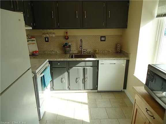 5th image of 23 Candlewood Dr