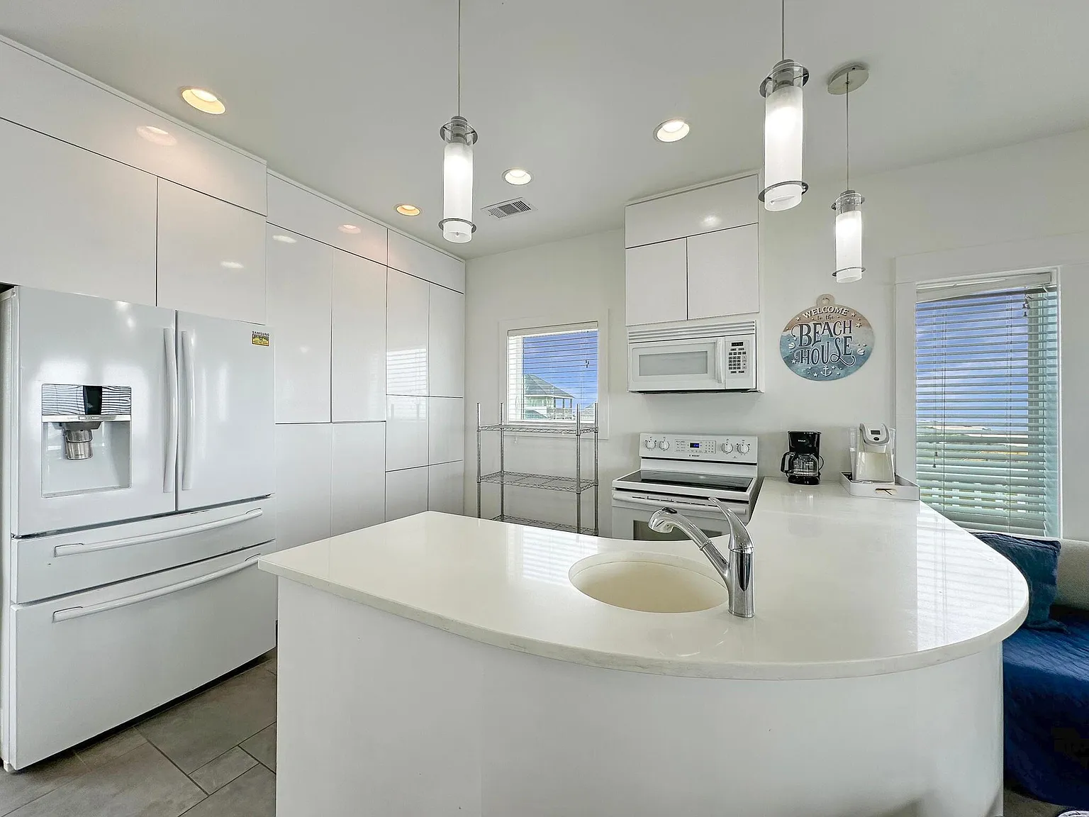 4 bed, 2.5 bath, 1496 sqft, $3,740 — Photo 4