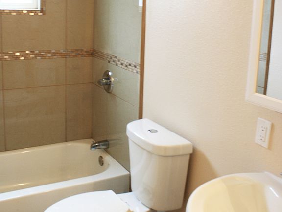 4th image of 900 Valencia Dr SE APT 31