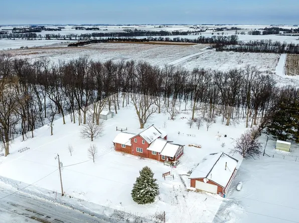 2281 220th St, Manchester, IA 52057