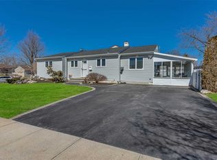 34 Vera Ave, Plainview, NY 11803