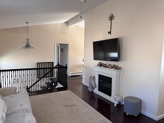 2nd image of 4 Branding Iron Ln