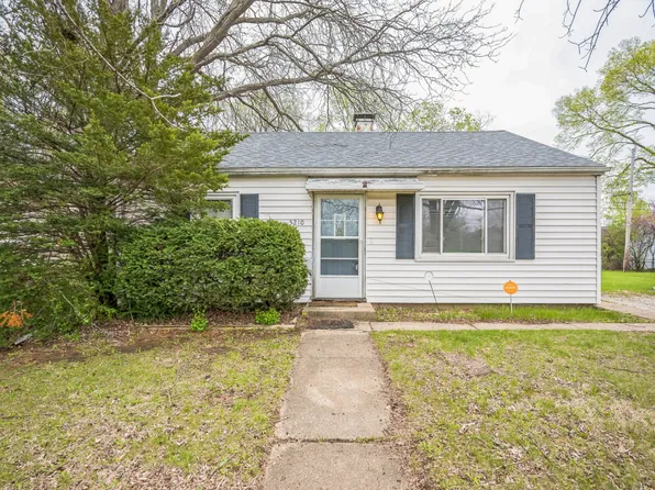 5210 N Willard Rd, Peoria Heights, IL 61616