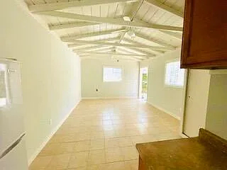530 W Victoria St #C — Photo 2