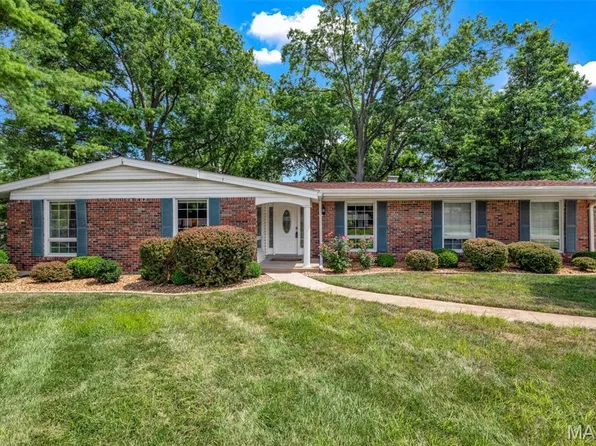 345 Norwood Cir, Ballwin, MO 63011