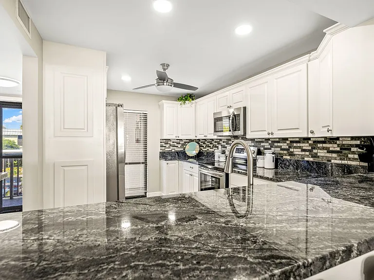 4141 Ocean Dr #208 — Photo 18