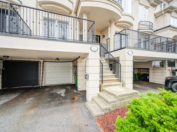 11 Humphrey Gate, Toronto, ON M3C 4B8