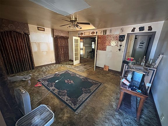 3rd image of 2323 Belvedere Blvd