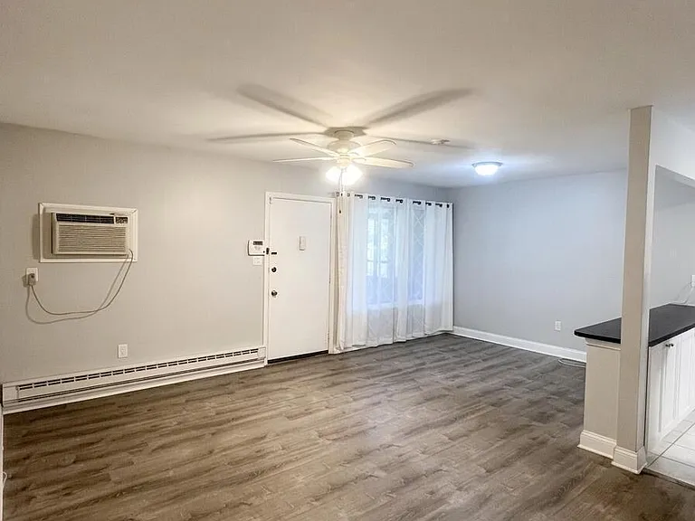 115 Amberly Dr #H — Photo 5