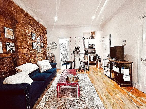 2nd image of 338 E 55th St APT 4A