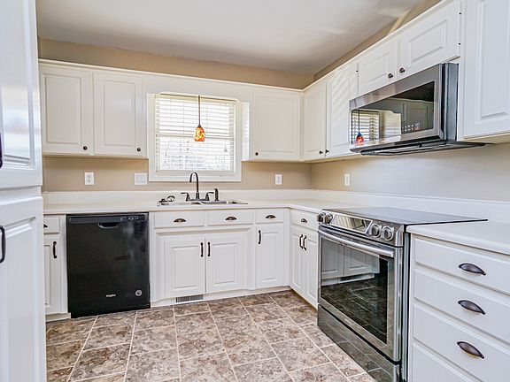5th image of 221 Augustine Dr