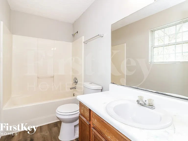 1074 Bridle Creek Dr — Photo 10