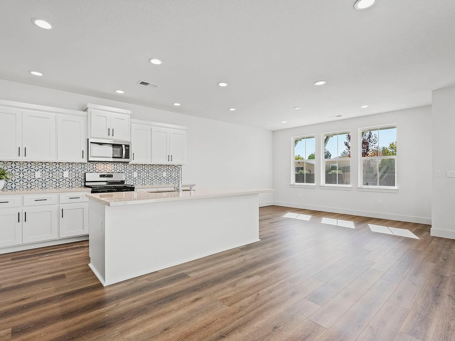 3 bed, 2.5 bath, 1849 sqft, $3,250 — Photo 3