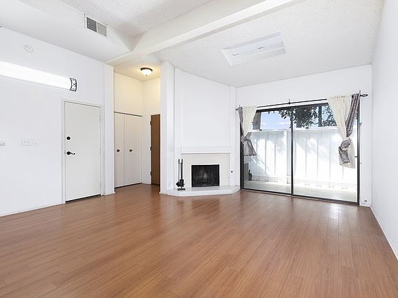 2nd image of 18433 Hatteras St Unit 606