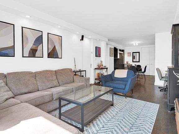 3rd image of 165 Christopher St APT 4Z