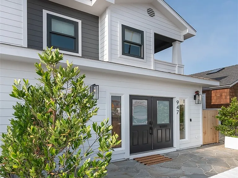 947 W Balboa Blvd — Photo 2