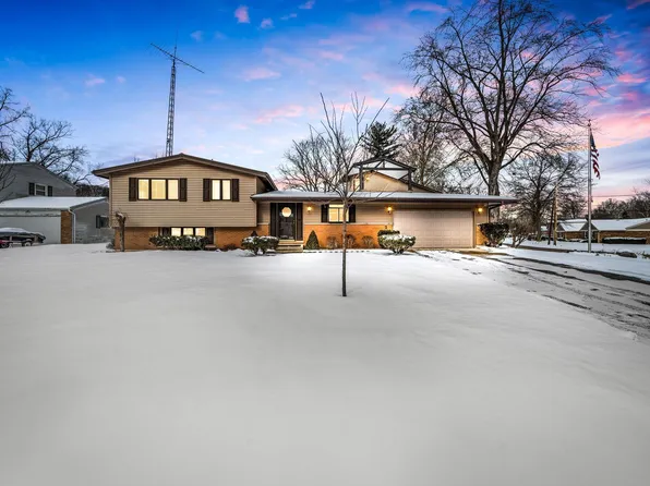 2 Surrey Ln, Elkhart, IN 46514