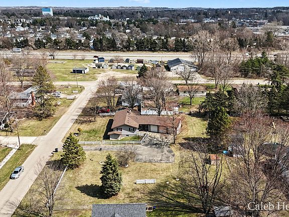 4th image of 1206 Woodland Dr