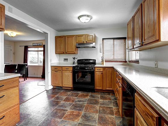 3rd image of 1067 S Canosa Ct