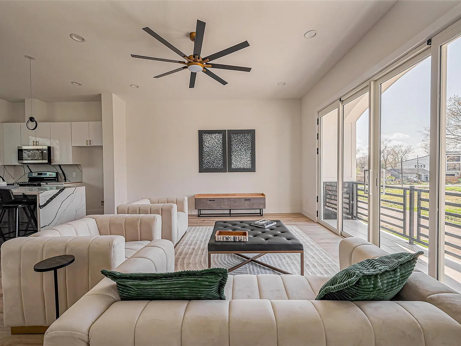 3 bed, 3.5 bath, 2067 sqft, $2,500 — Photo 2
