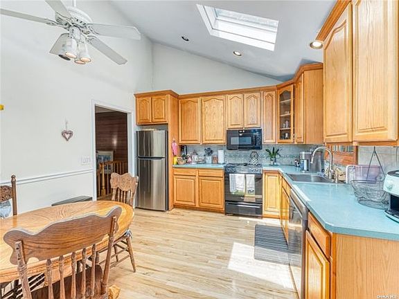 3rd image of 232 Norwood Ave