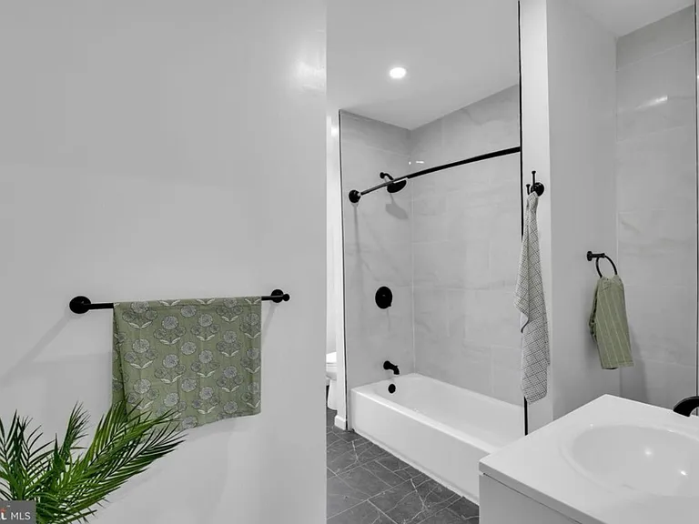3352 Amber St — Photo 21