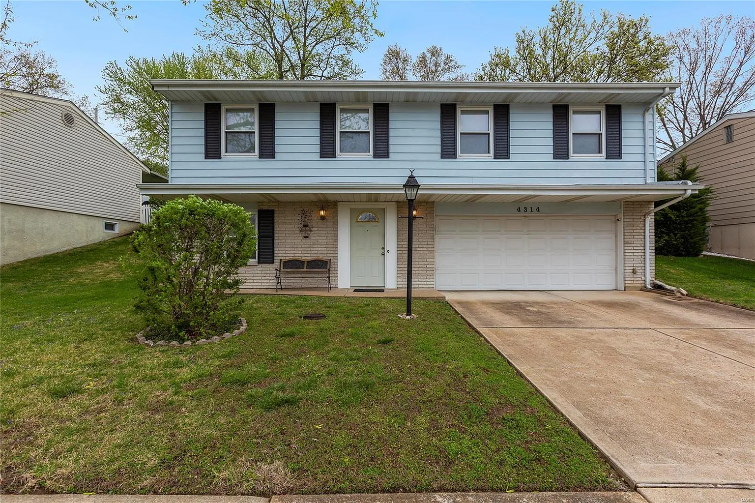 4314 Massabielle Dr photo 1